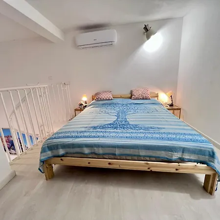 8 Lofts - - 2 Apartment *