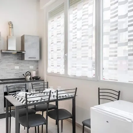 8 Lofts - - 2 Apartment *