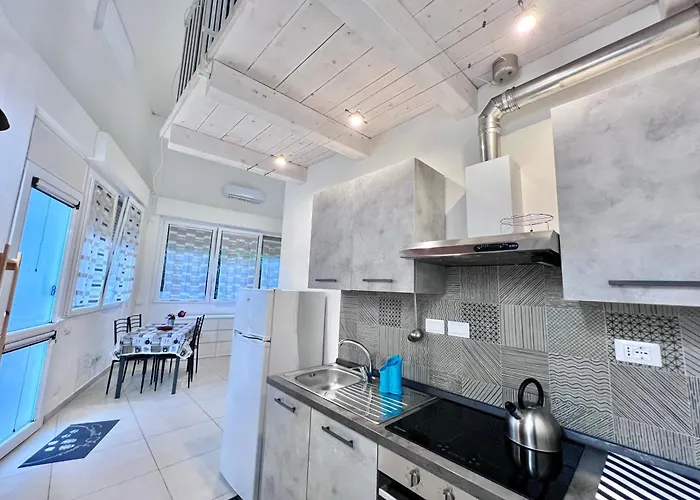 8 Lofts - - 2 Apartment *