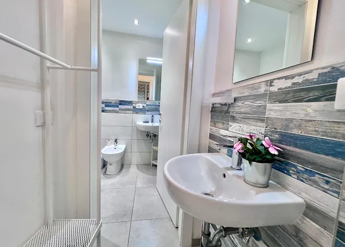 8 Lofts - - 2 Apartment *