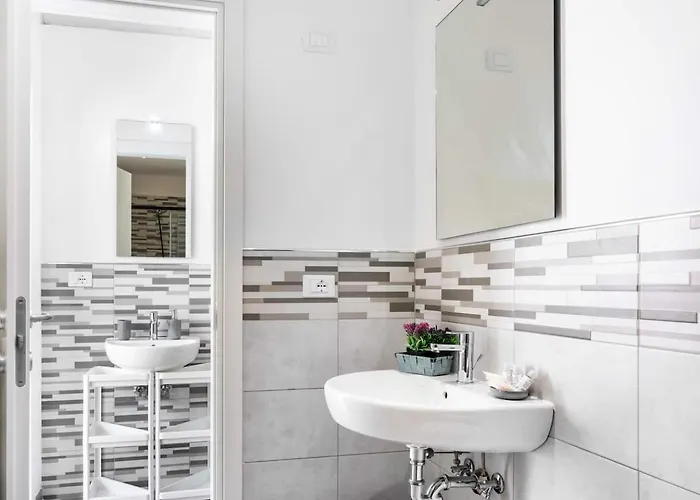 8 Lofts - - 2 Apartment