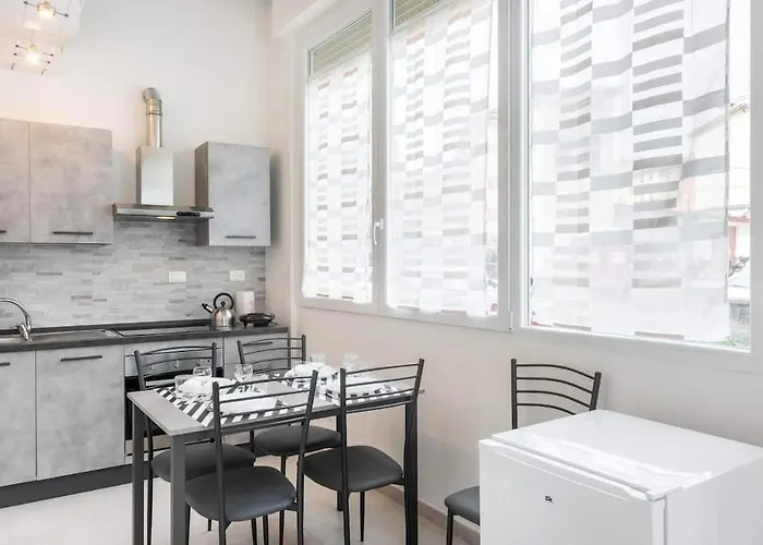 8 Lofts - - 2 Apartment *