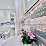 8 Lofts - - 2 * La Spezia