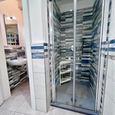 8 Lofts - - 2 Apartment *