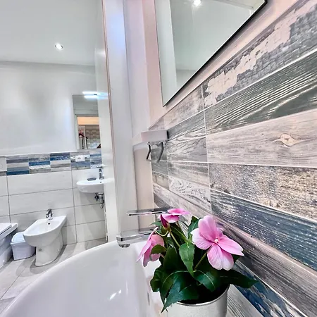 8 Lofts - - 2 * Специя