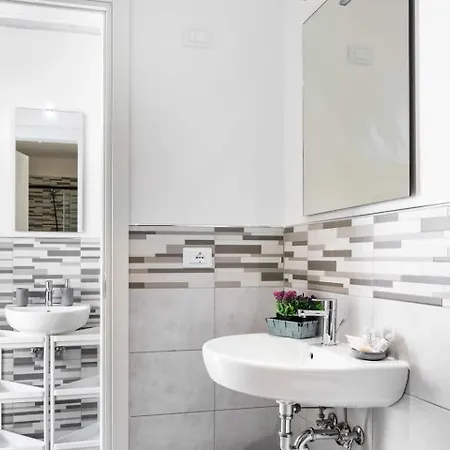 8 Lofts - - 2 Апартаменты