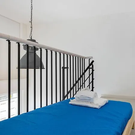8 Lofts - - 2 Apartment *